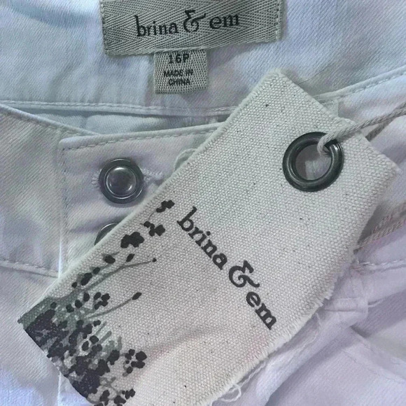 Brina & Em White Ankle & Cropped Pants Soft Textured Fabric Womens 16P - Picture 4 of 4